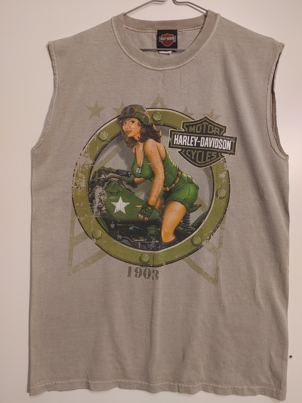 Harley-Davidson Men Sleeveless Graphic Tank in Light Gray and Olive Green.
